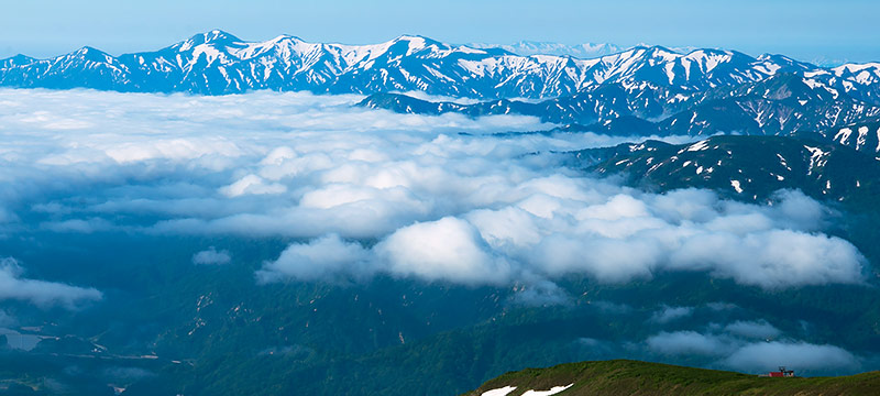 朝日連峰の山々の写真