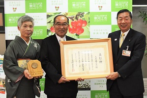 県農業賞受賞者の訪問画像