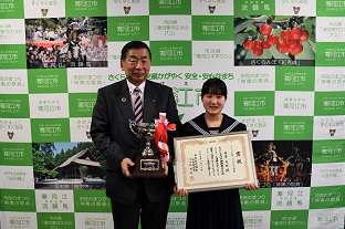 NHK東北民謡コンクール優勝大会の受賞者訪問の様子