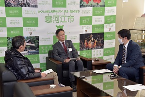 記者懇談会の様子