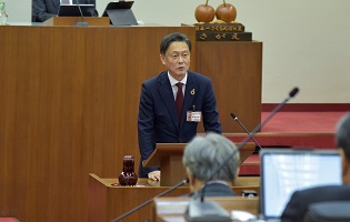 第1回臨時会市長挨拶の様子