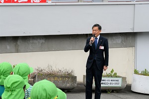 鯉のぼり掲揚の様子1
