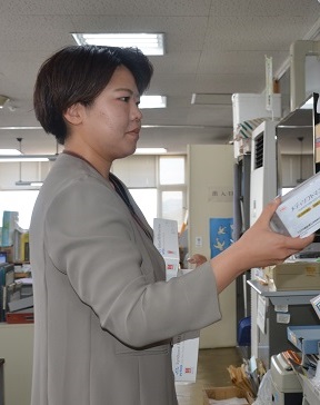 令和4年度採用職員鈴木彩芳写真