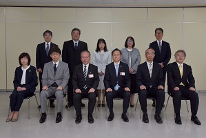 退職教職員感謝状贈呈式の画像