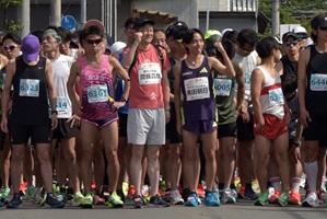 市長と黒田朝日さんの画像