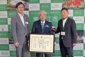田代さんが少年補導栄誉金章受章報告の画像
