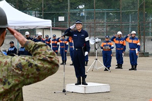市防災訓練市長敬礼の画像